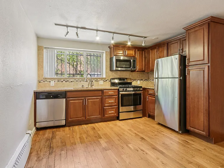 1580 Detroit St — Photo 16
