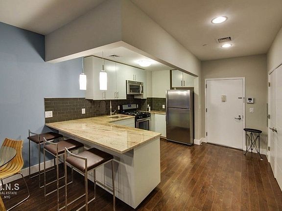 3rd image of 456 Grand St #2J1