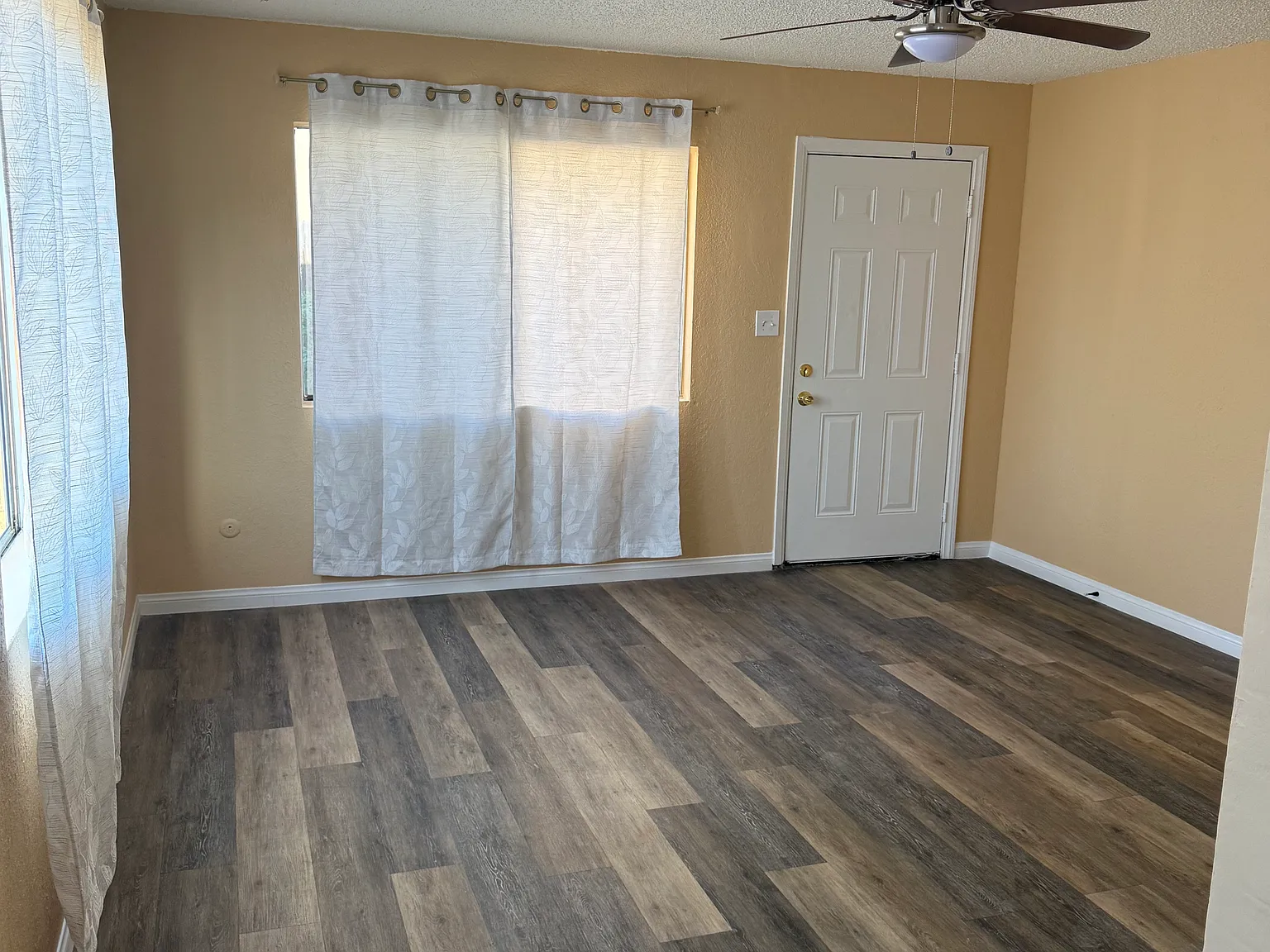 2 bed, 840 sqft, $1,450 — Photo 2