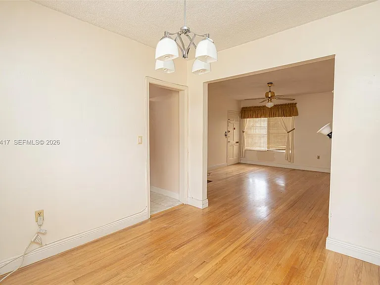 637 SW 11th St #6W — Photo 10