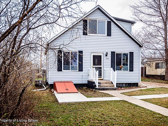3rd image of 316 3rd St NE