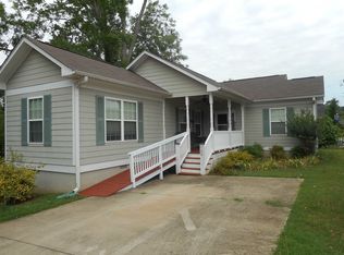 702 Cottage Ln, Lagrange, GA 30240