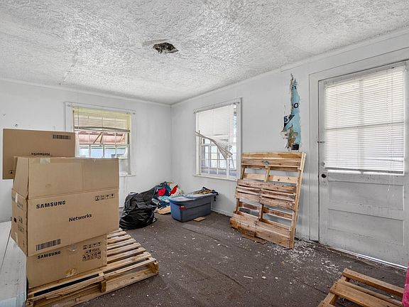 2nd image of 1030 Langford Ln