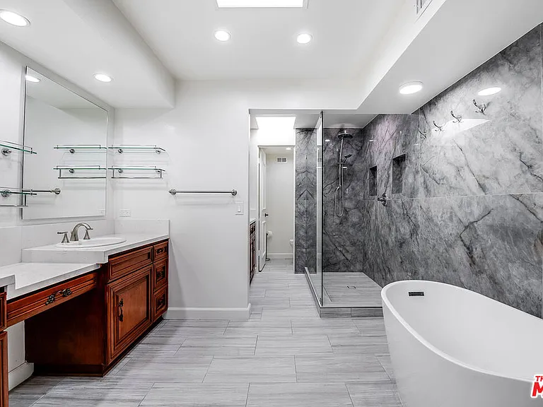 9507 W Olympic Blvd — Photo 23
