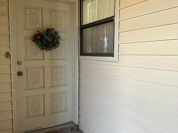2nd image of 632 E Aspen St