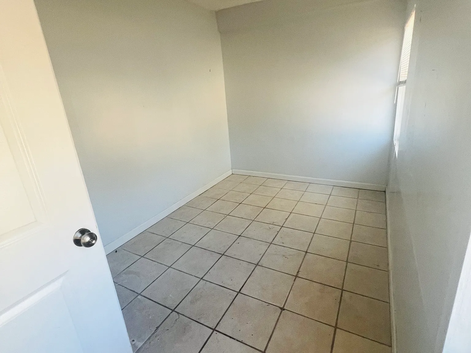 2 bed, 750 sqft, $1,800 — Photo 2