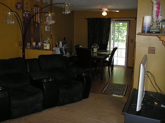 2nd image of 90 Jackson St
