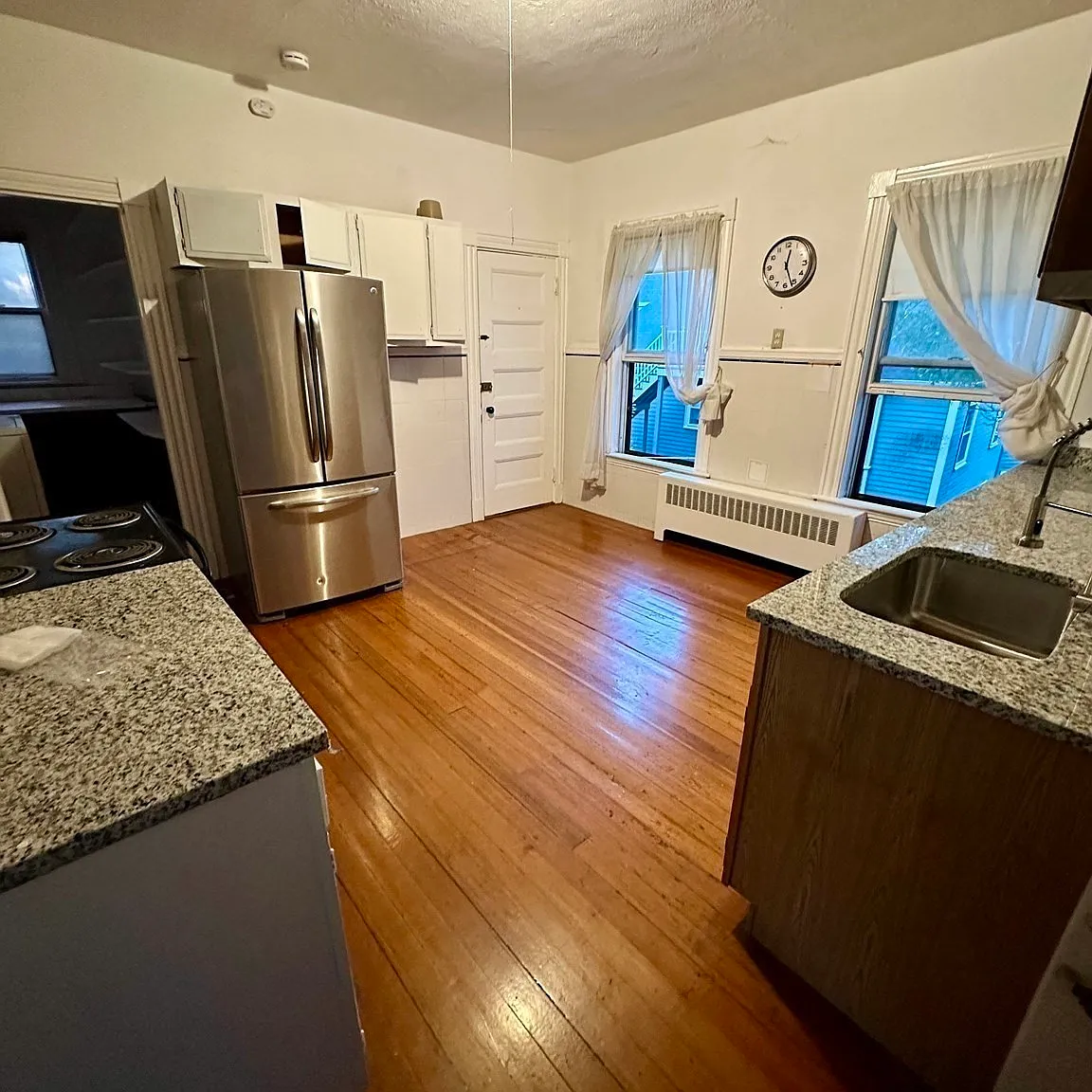 4 bed, 1.0 bath, 1524 sqft, $4,750 — Photo 3