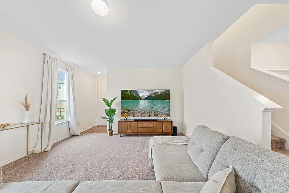 3 bed, 2.5 bath, 1664 sqft, $2,000 — Photo 3