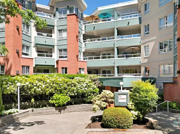 128 W 8th St #411, North Vancouver, BC V7M 3M1