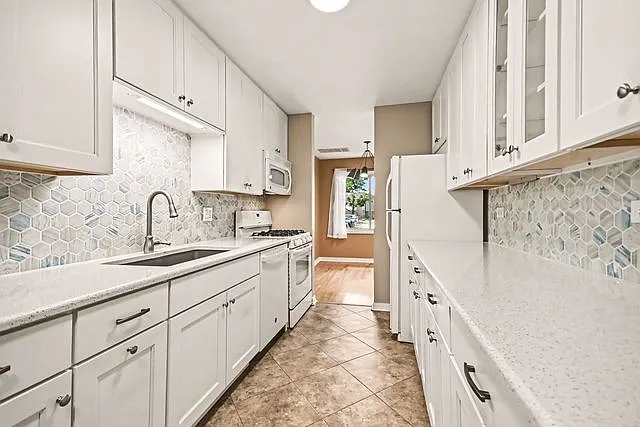 2 bed, 1150 sqft, $2,200 — Photo 3