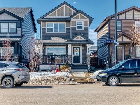 8204 224th St NW, Edmonton, AB T5T 7A1