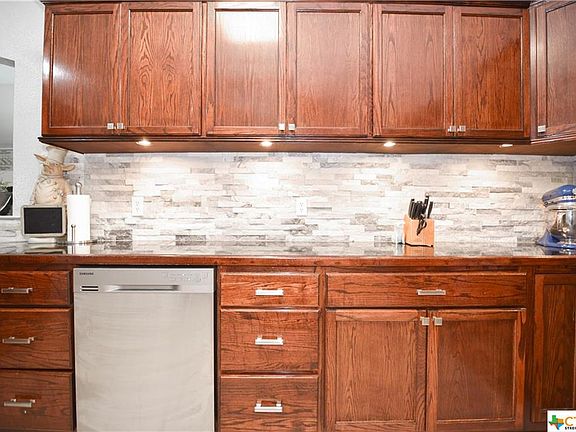 5th image of 708 Twin Oaks Dr