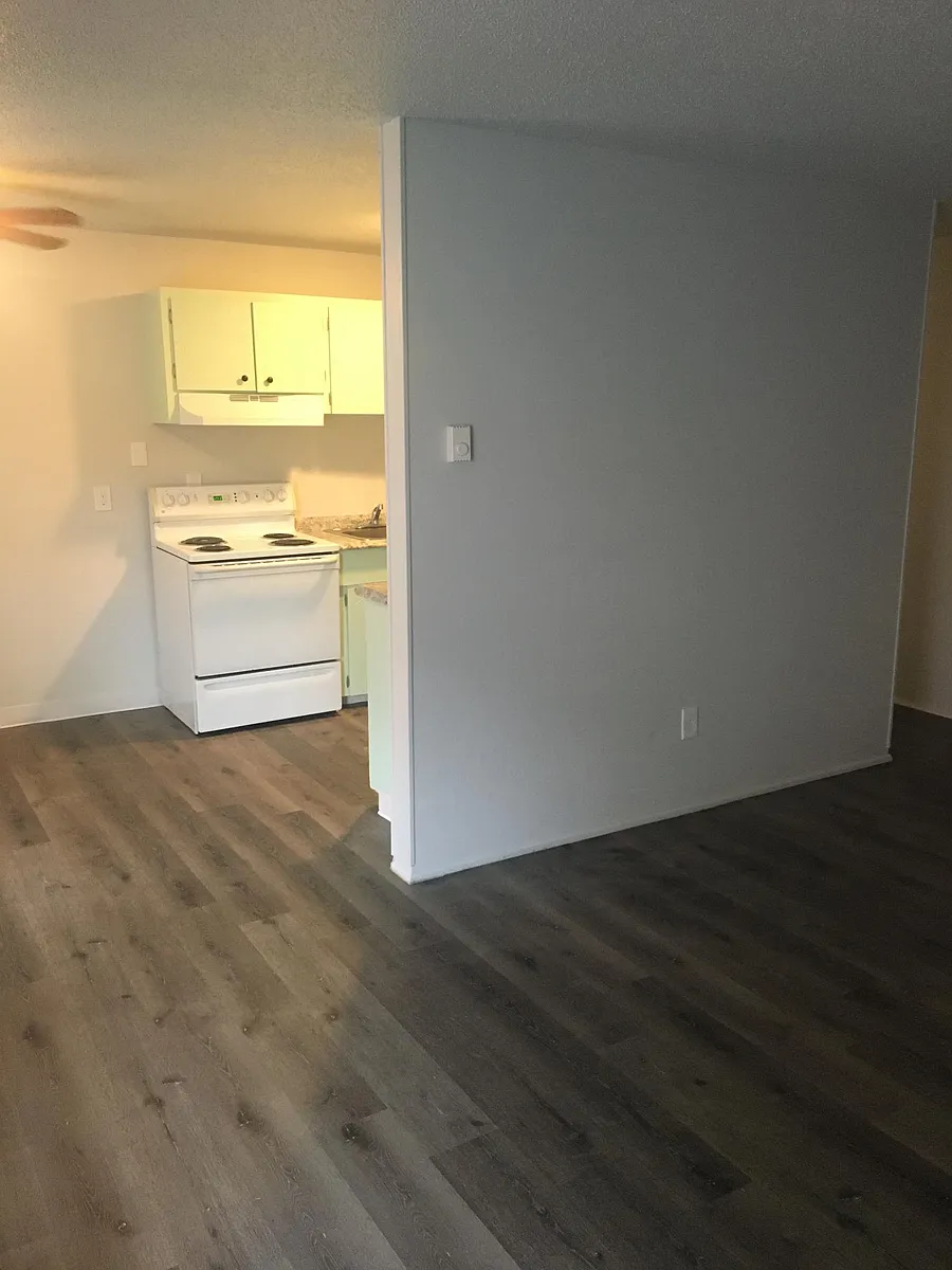 Building Photo - 2424 NE Hoyt St #1