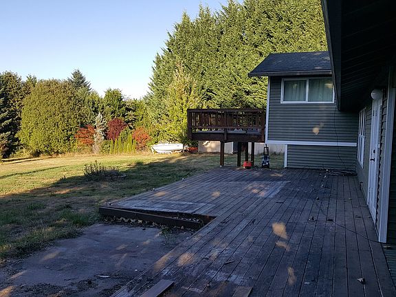 2nd image of 20016 NE 189th St