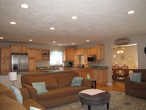 4th image of 125 Shamrock Dr