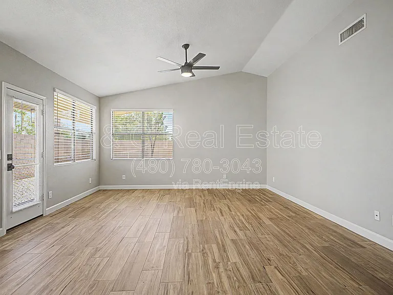 3015 S Woodruff — Photo 6