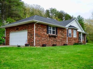 12524 Midland Trail Rd, Ashland, KY 41102