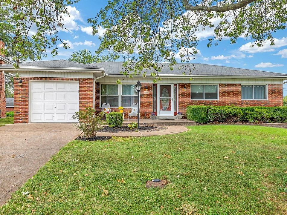 1st image of 829 Hi Crest Dr