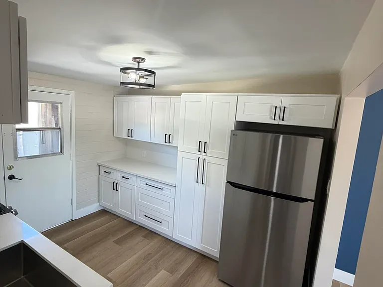 909 S Kenwood Cir #A — Photo 6