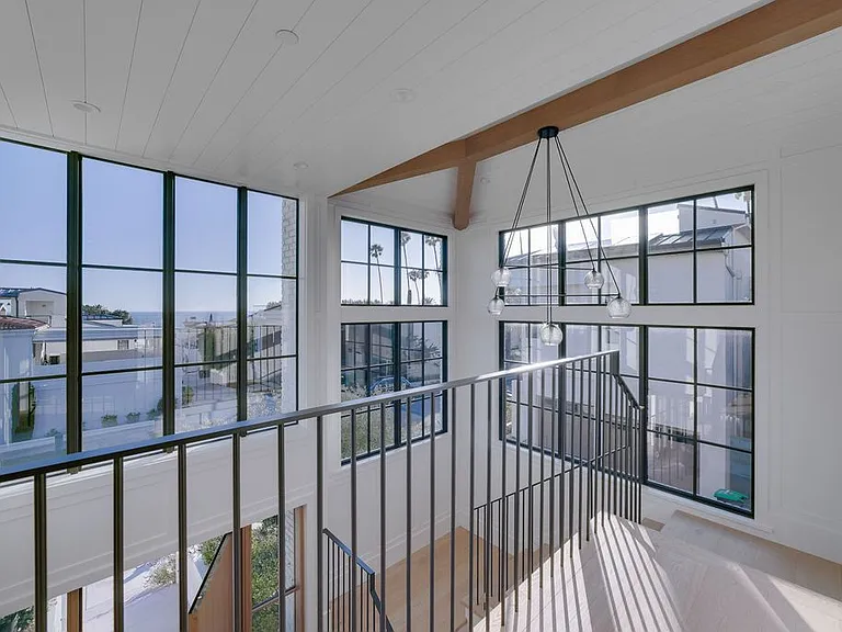 2820 Bayview Dr — Photo 18