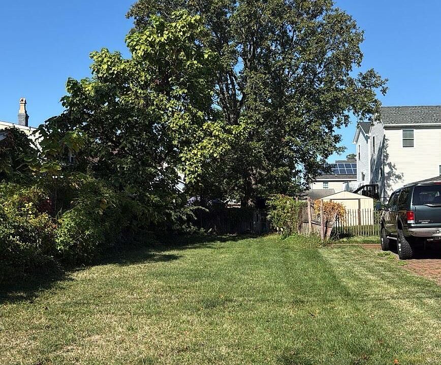 1st image of 25 Lawrence Avenue