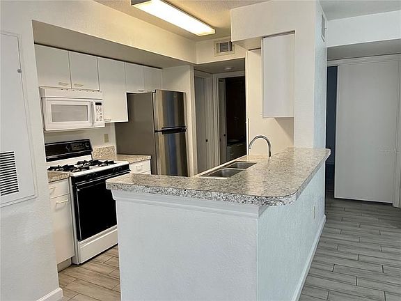 4th image of 1613 Columbia Arms Cir Unit 141