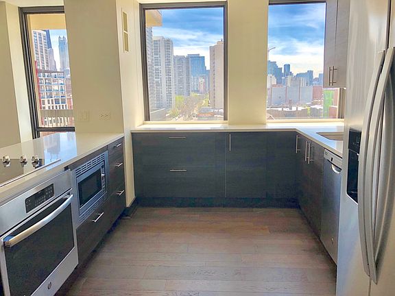 4th image of 1660 N La Salle St #901