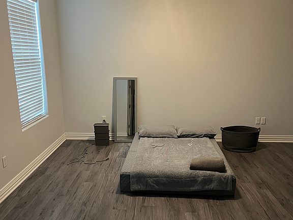 3rd image of 2505 W Hickory St #22