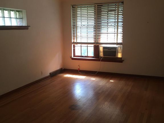 2nd image of 5120 Jamieson Ave #1S