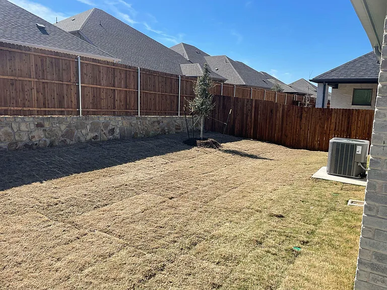 1404 Mahogany Dr — Photo 32
