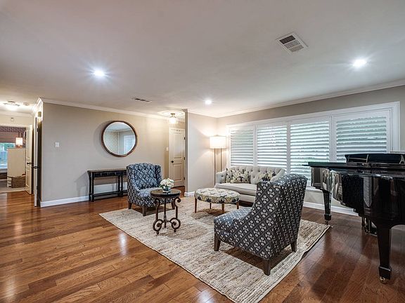 5th image of 427 Robinhood Pl