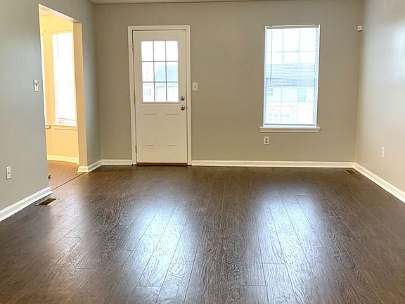 3rd image of 718 Carbondale Dr