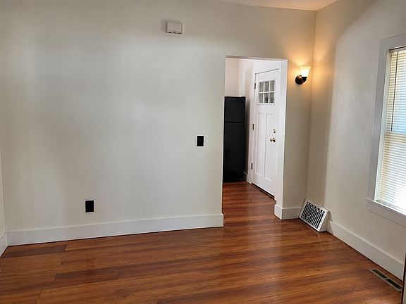 4th image of 37 Belcher St