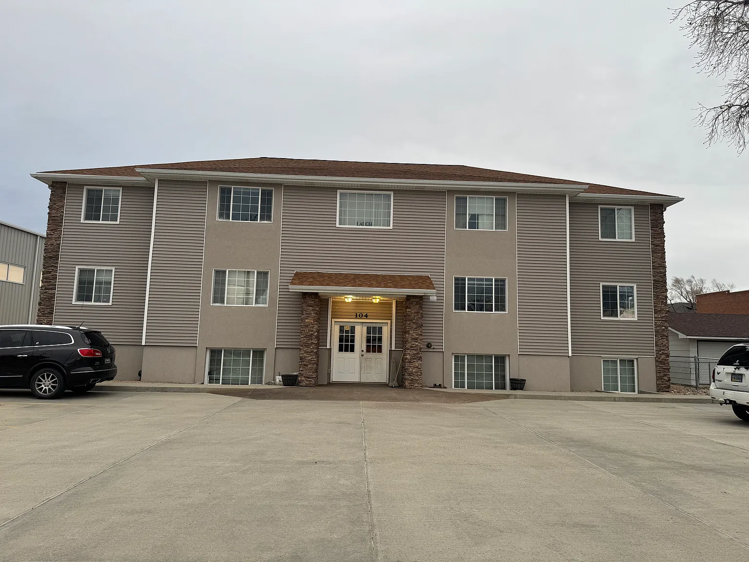 3 bed, 1265 sqft, $1,200 — Photo 1