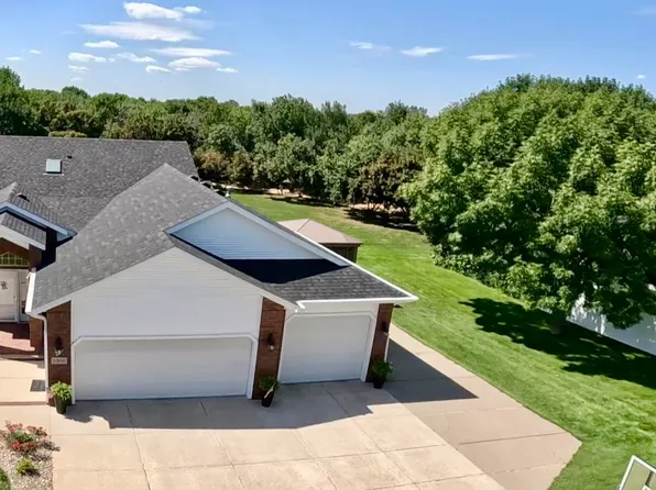 5300 Apple Creek Dr, Bismarck, ND 58504