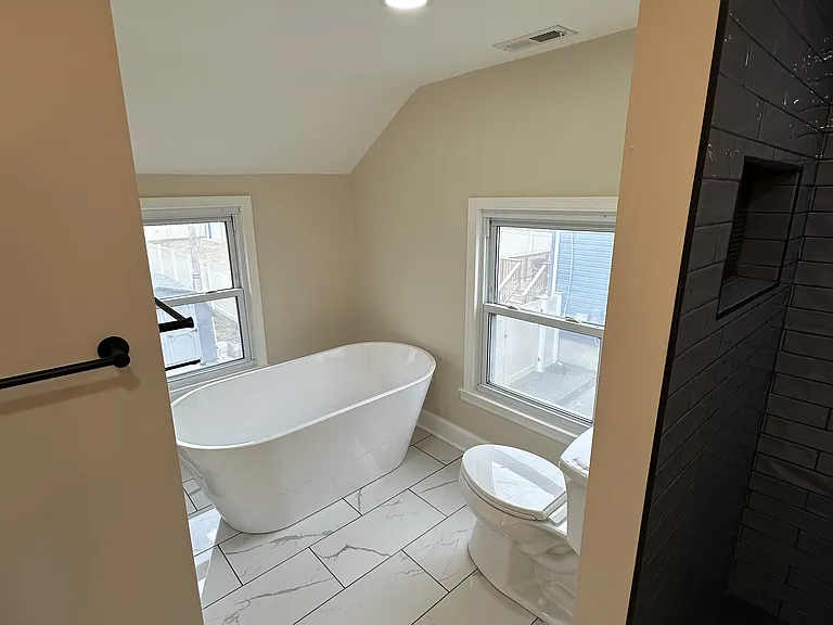 2427 Wythe Ave — Photo 10