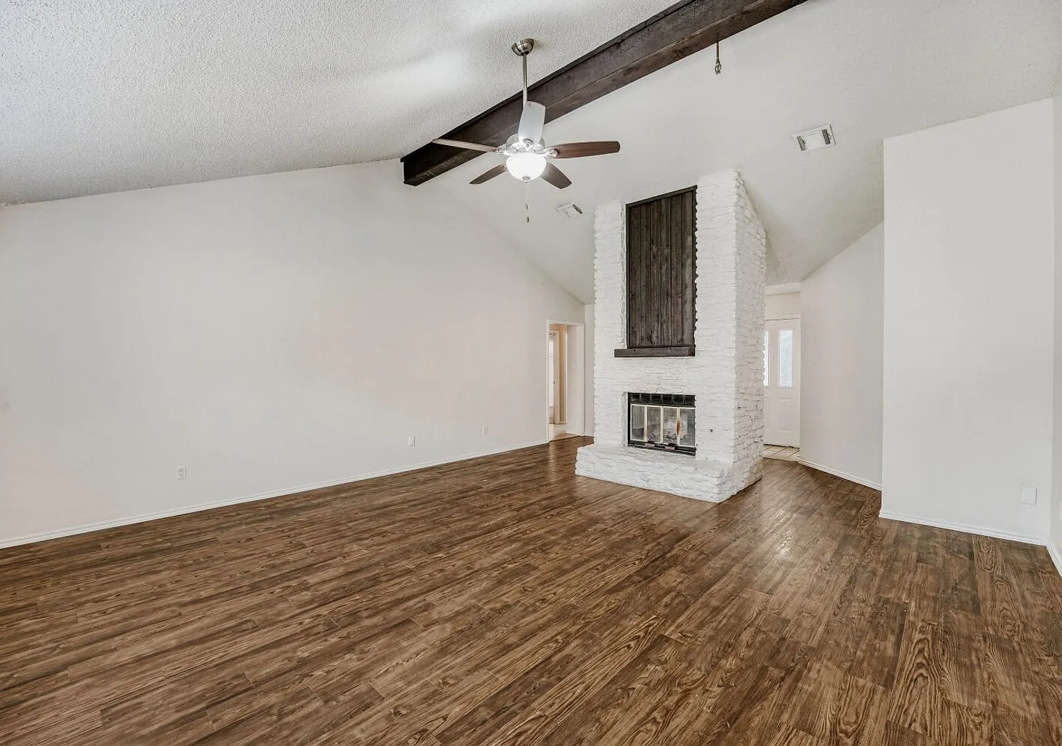 Single story 3 bedroom 2 bath home in Gracywoods — Photo 4