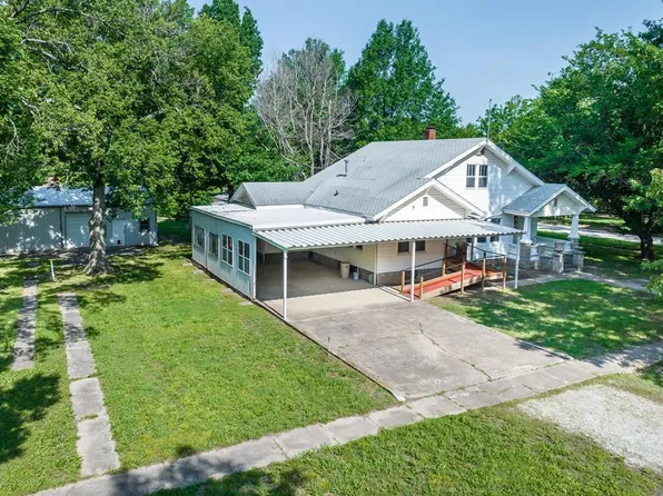 106 S Paw Paw, Howard, KS 67349