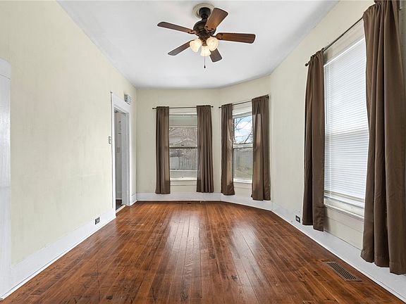 3rd image of 414 N Spring St