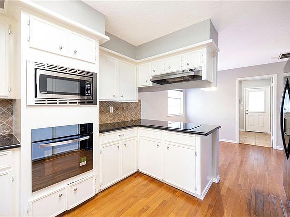 5th image of 8323 Forest Ridge Rd