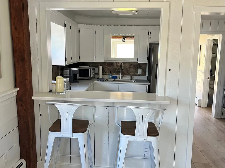 37 Pine Point Rd — Photo 9