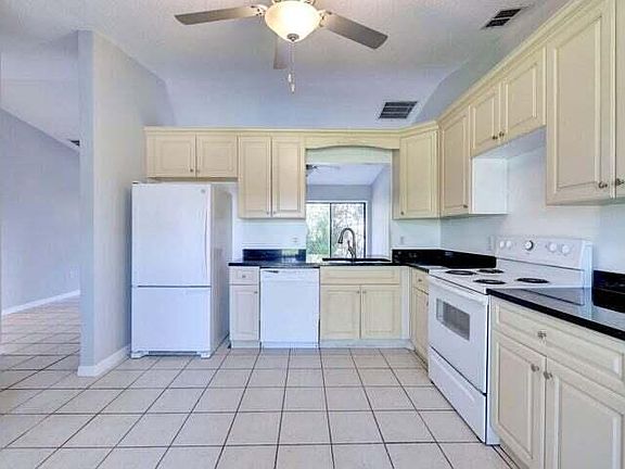 5th image of 1709 SE Aires Ln