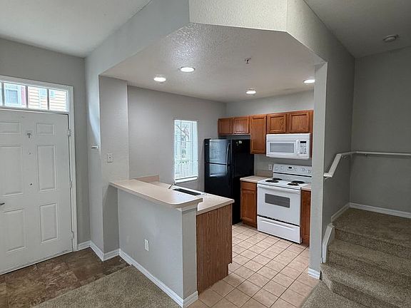 4th image of 2610 Lodi Cir APT 102