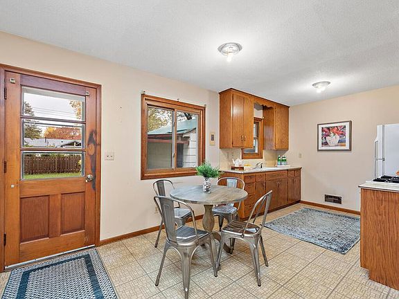 4th image of 1437 Selby Ave