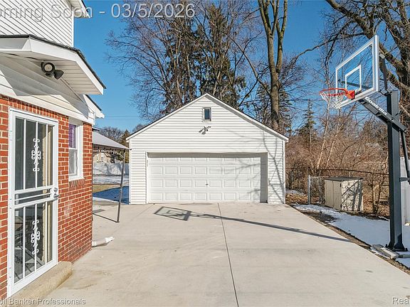 3rd image of 20978 Stahelin Rd