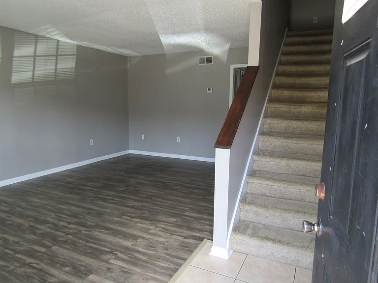 1100 Pineland Ave #4D — Photo 2