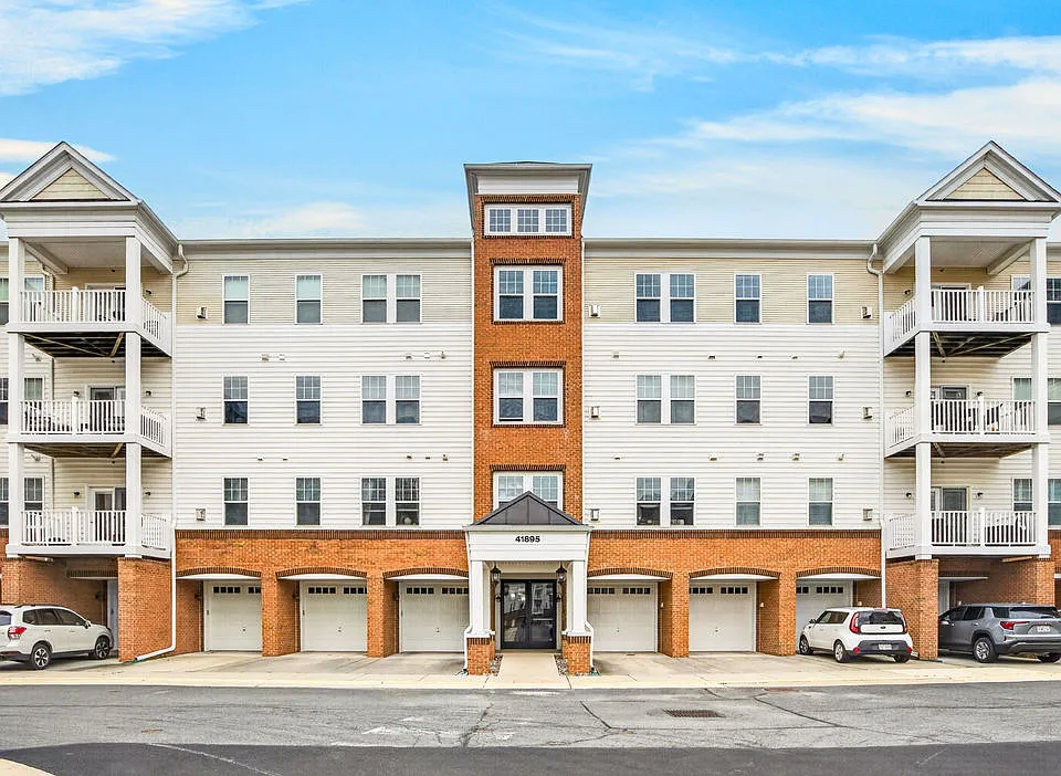 41895 Cathedral Valley Sq #401
