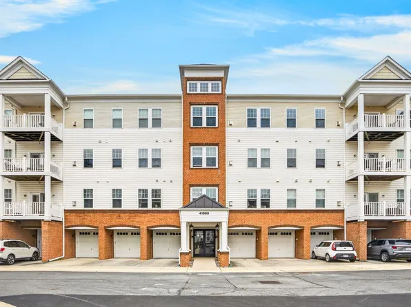 41895 Cathedral Valley Sq Unit 401, Aldie, VA 20105