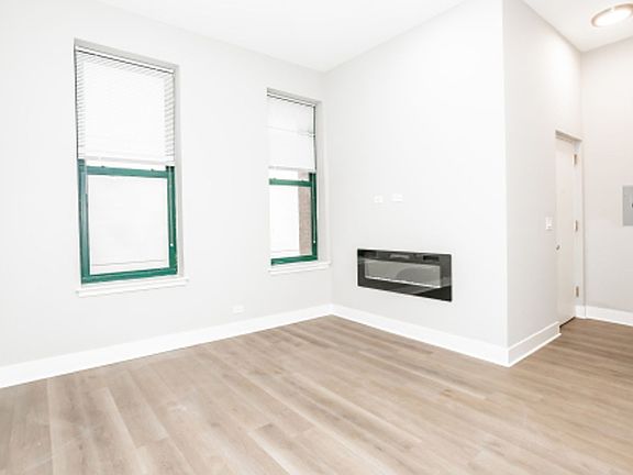 4th image of 805 N Wabash Ave #2W